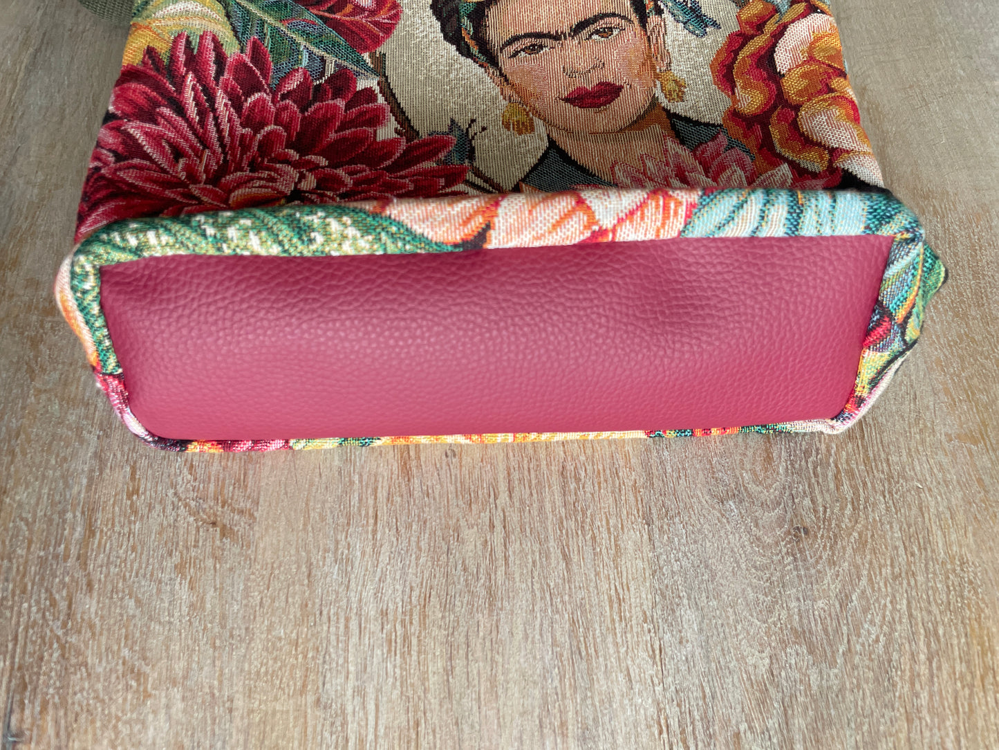 Tas Midi Frida Kahlo. Rode hengsels UITVERKOCHT! MAIL OM TE BESTELLEN!