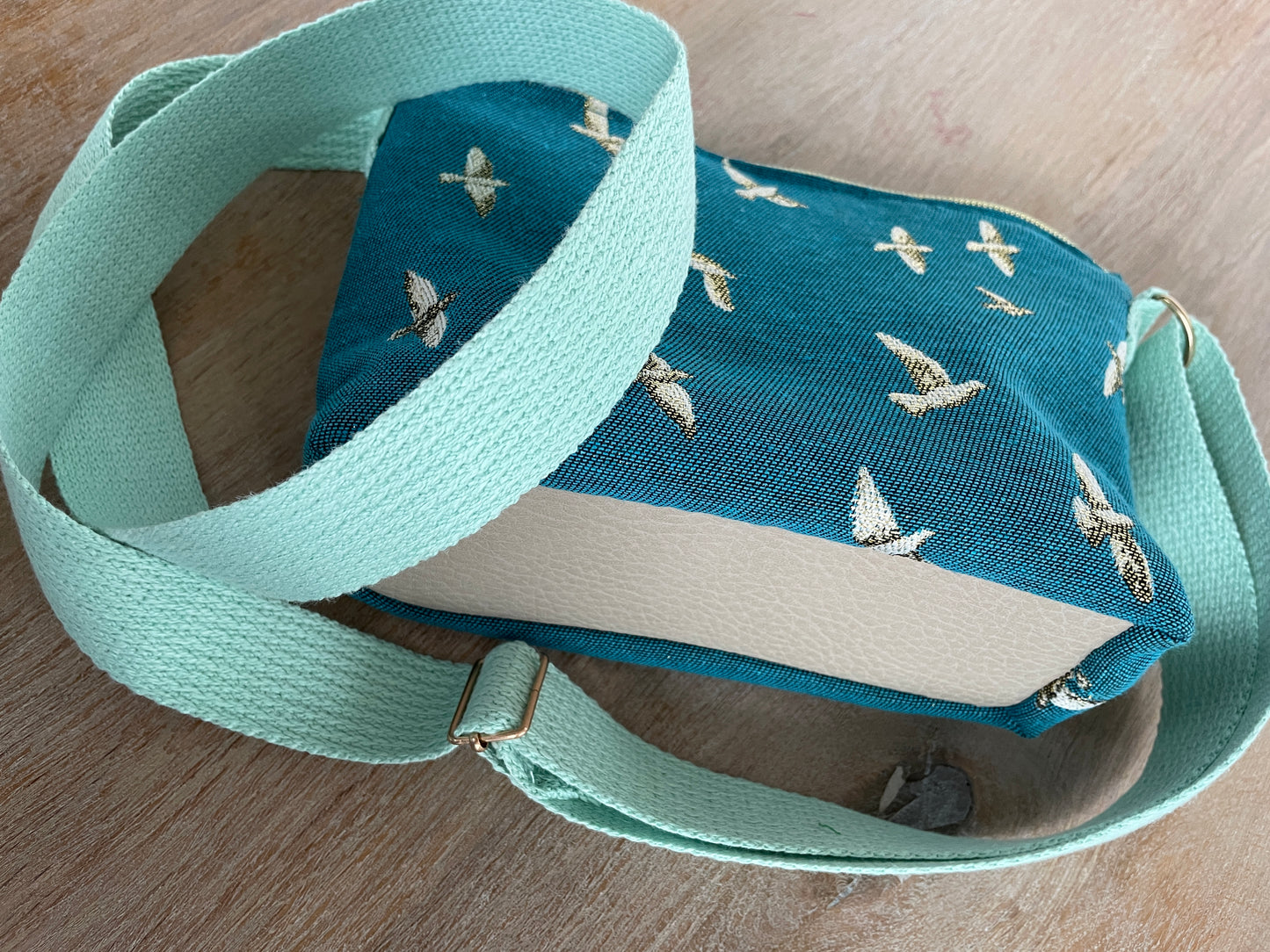 Handgemaakt Schoudertasje/cross-body Petrol met gouden vogels