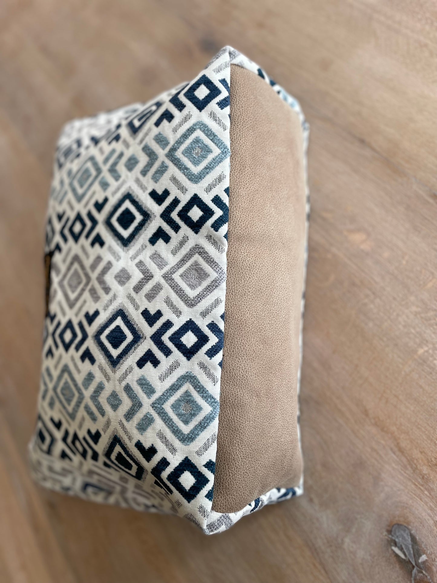 Tas blauw-wit met drukknoop