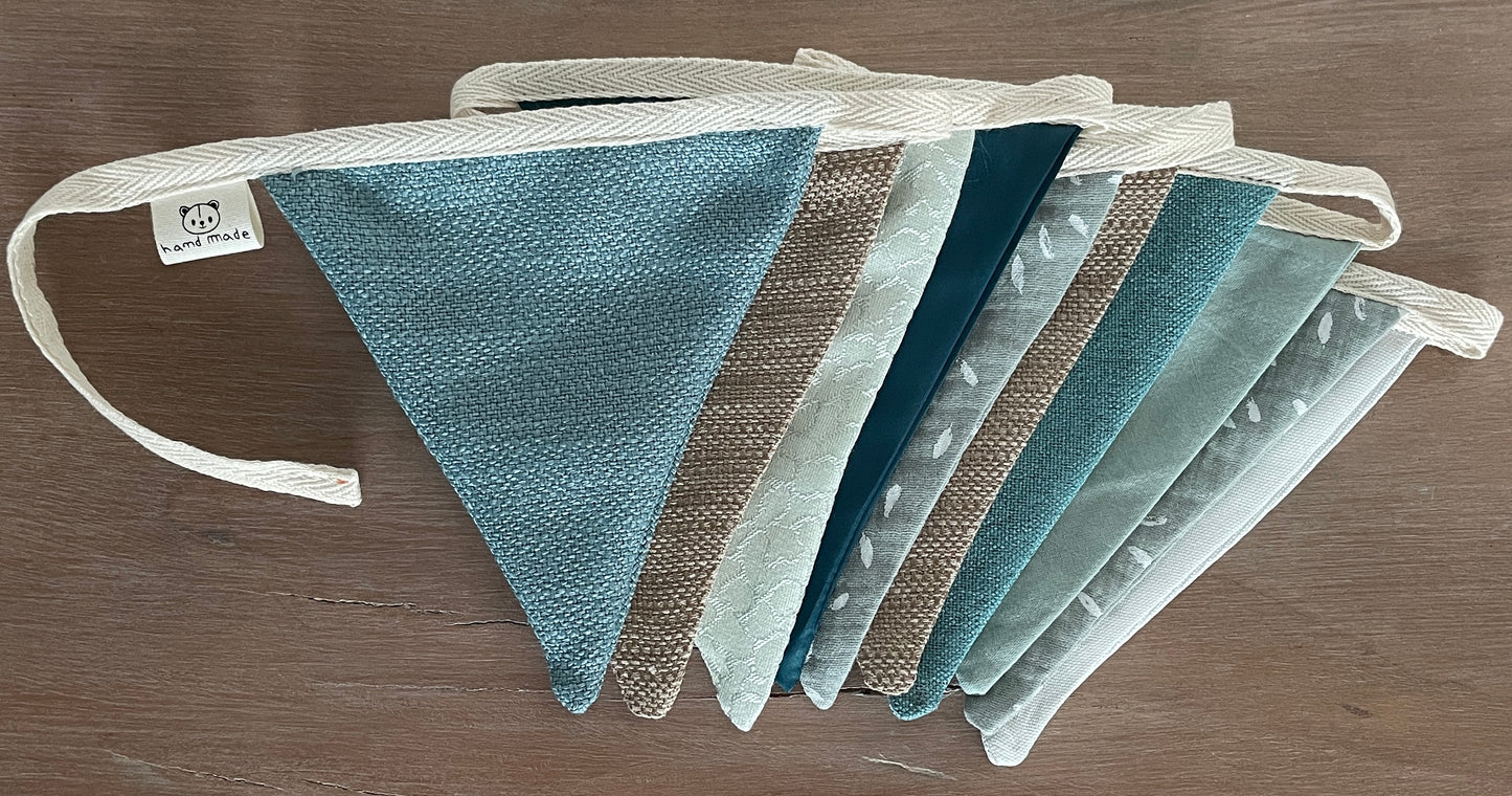 Handgemaakte vlaggenlijnen in verschillende kleuren verkrijgbaar. Blanco of met naam