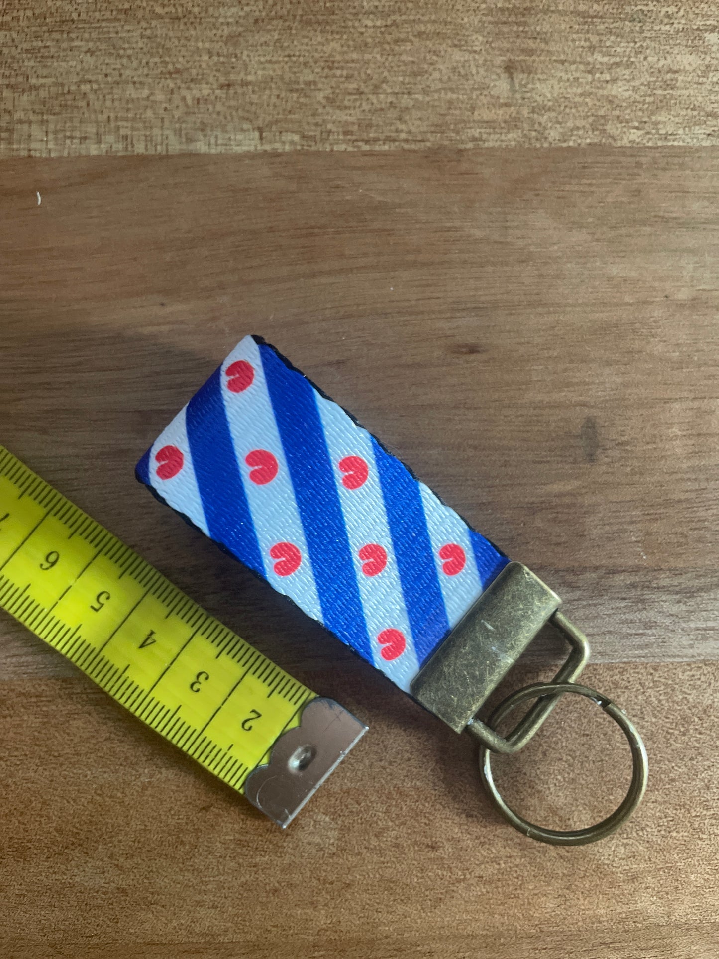 Sleutelhanger Friese vlag Fryslân lange lus. Handgemaakt