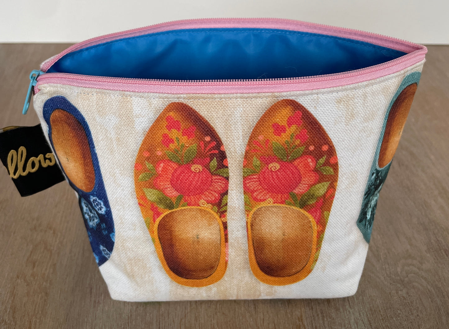 Handgemaakt toilettasje verkrijgbaar in allerlei verschillende stoffen